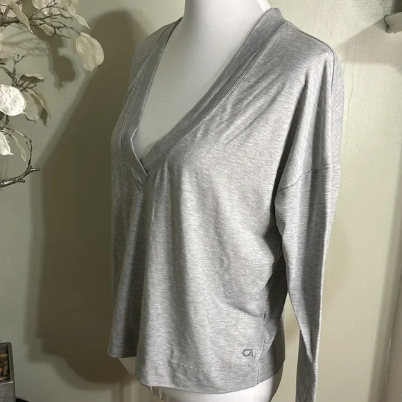GAP FIT BREATH GRAY V NECK PULLOVER - Picture 3 of 4